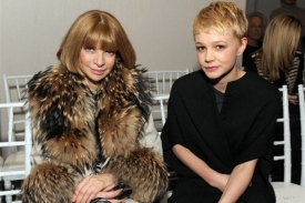 Anna Wintourová (vlevo) s herečkou Carey Mulliganovou.