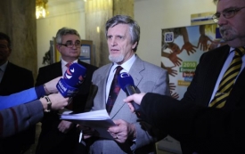 Ministr práce a sociálních věcí Šimerka verdikt soudu vítá.