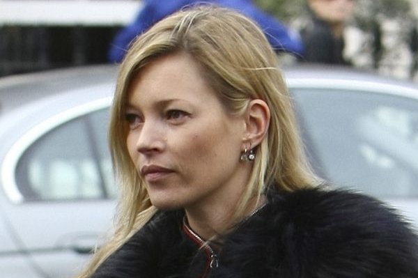 Kate Mossová se přišla rozloučit s Alexandrem McQueenem.