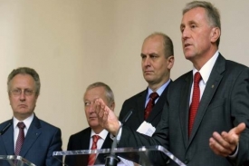 Zprava Mirek Topolánek, Petr Gandalovič, Eduard Janota a Jan Veleba.