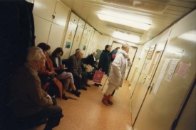 Zavedení poplatků u lékaře vyhnalo simulanty z ordinací.