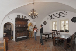 Historická zámecká zbrojírna se stala součástí restaurace.