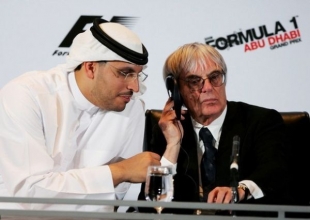 Khaldoon (vlevo), nový prezident City. Vedle něj Bernie Ecclestone.