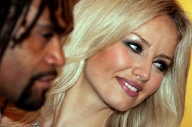 Adriana Sklenaříková s manželem Christianem Karembeuem.