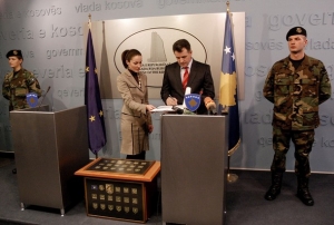 Představení KSF v Prištině.