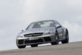 SL 65 AMG Black Series se od svých slabších sourozenců značně liší. Připomíná závodní mercedesy německého okruhového mistrovství DTM, se kterými má společného více, než by se čekalo.