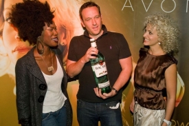 Dara Rolins (vpravo), dýdžej MJ Cole a zpěvačka Elizabeth Troy.