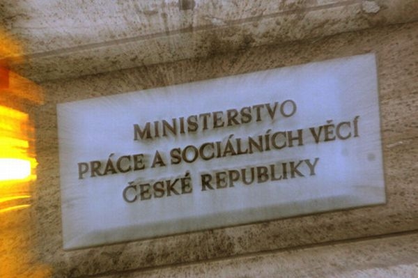 Ministerstvo práce a sociálních věcí utratí nejvíce peněz. Ministerstvo práce a sociálních věcí utratí nejvíce peněz.