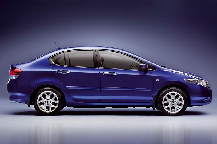 Nová Honda City se svou předchůdkyní naštěstí nemá mnoho společného.