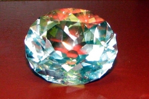 Replika slavného diamantu Koh-i-noor.