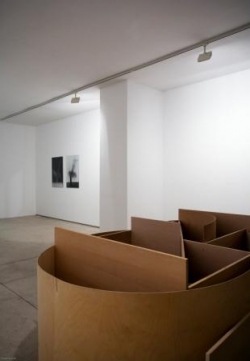 Vpředu: Dominik Lang, Stanislav Kol&iacute;bal, Stavba č. II, 2005