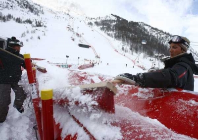 Ve Val d'Isere se potýkají s množstvím sněhu.