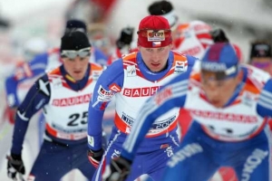 Běžec na lyž&iacute;ch Luk&aacute;&scaron; Bauer ve skiatlonu na medaili nedos&aacute;hl.