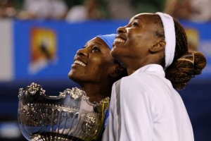 Sestry Serena a Venus Williamsovy, v&iacute;tězky čtyhry na Australian Open.