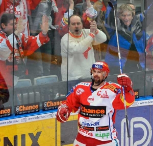Kapit&aacute;n Slavie Josef Ber&aacute;nek se raduje z g&oacute;lu do s&iacute;tě Kladna.