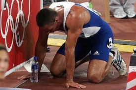 Roman Šebrle. Vyčerpaný, bez medaile.