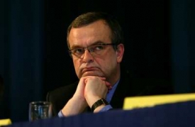 Miroslav Kalousek nechtěl výroky šéfa KDU příliš komentovat.