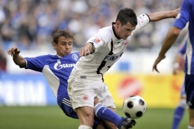 Fotbalista Martin Fenin v popředí.