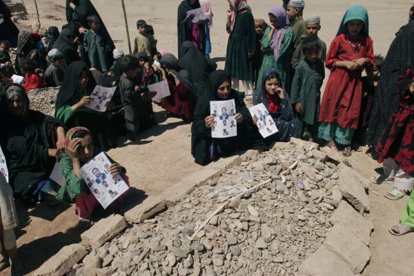 Hroby civilistů v Herátu zabitých zahraničními jednotkami. Hroby civilistů v Herátu zabitých zahraničními jednotkami.