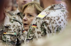 I klid v Afghánistánu se musí zaplatit. Pomáhají také spojenci z NATO.