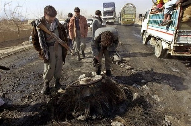 Jeden z mnoha bombový útoků v Kandaháru (2008). 