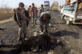 Jeden z mnoha bombov&yacute; &uacute;toků v Kandah&aacute;ru (2008).