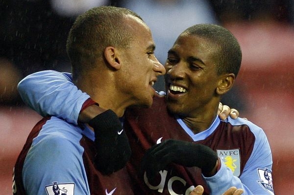 Mladé hvězdy Aston Villy. Gabriel Agbonlahor a Ashley Young.