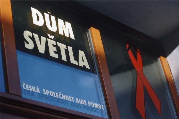 V Česku letos rekordně přibylo nemocných AIDS.