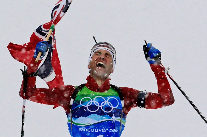 Ole Einar Björndalen v cíli štafety. Ole Einar Björndalen v cíli štafety.