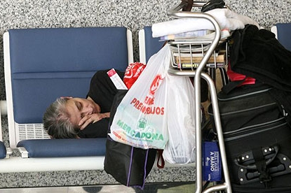 Bettina žije na letišti už deset let.