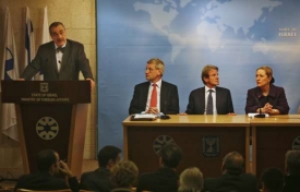 Ministre Schwarzenberg na tiskové konferenci v Jeruzalémě.