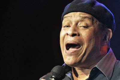 Americký jazzman Al Jarreau.