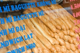 Koloniální dědictví: pečivo je k dostání.