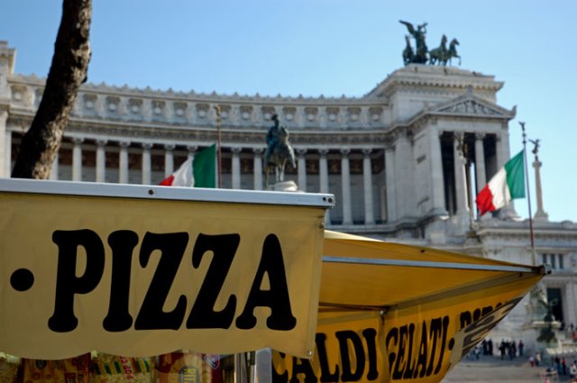 Pizze pod památkami odzvonilo.