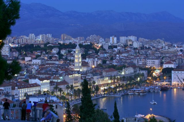 Do Splitu jede Jadran.