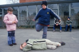 Dvěma dětem hrozí za šikanování spolužáků tresty.