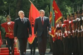 Albánský prezident Alfred Moisiu s Georgem Bushem