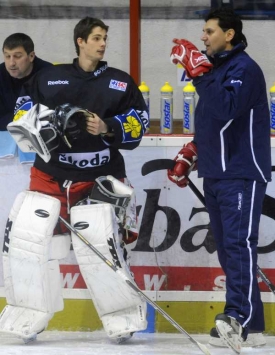 Vladimír Růžička a mladý brankář Alexandr Salák.