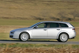 Alfa Romeo 159 má kromě obvyklého sex-appealu poctivé základy.