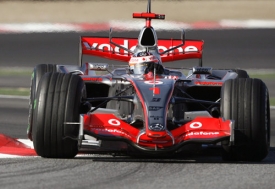 Ilustrační foto - závodník Fernando Alonso ve své formuli 1