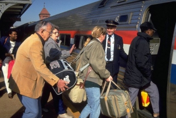 Star&eacute; (bezstarostn&eacute;) časy konč&iacute;. Amtrak ve stanici Delaware roku 1991.