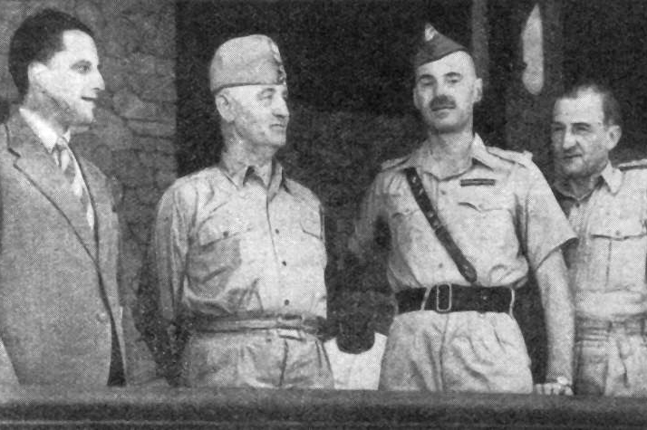 Genrál Sikorsky (druhý zleva) na Blízkém východě (léto 1943).