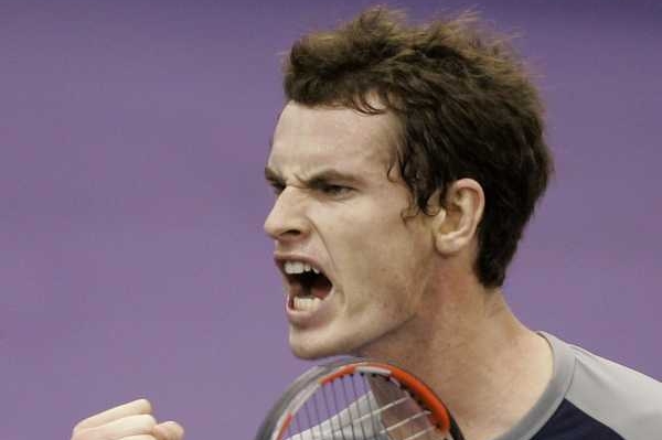 Andy Murray se mohl radovat, postoupil přes Federera do finále.