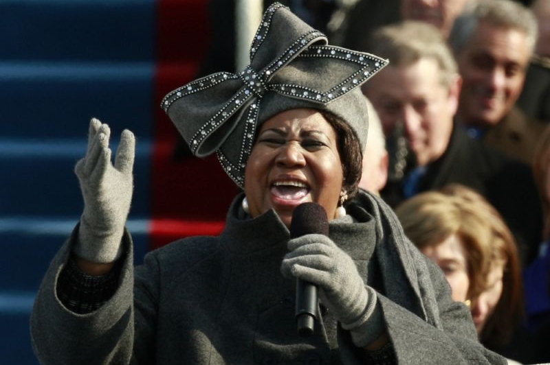 Soulová zpěvačka Aretha Franklinová zazpívala Baracku Obamovi. 