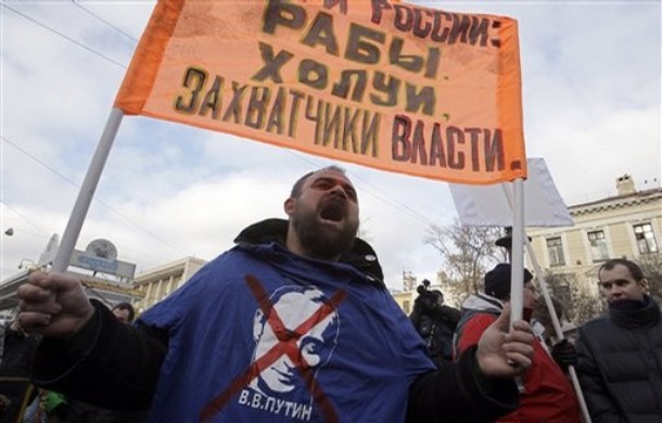 Přeškrtnutý Putin. Rusku by bez něj podle opozice bylo lépe. Přeškrtnutý Putin. Rusku by bez něj podle opozice bylo lépe.