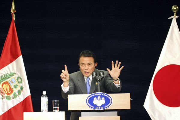Japonský premiér Taro Aso na jednání APEC v Limě.
