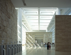 Interi&eacute;r ř&iacute;msk&eacute;ho muzea Ara Pacis.