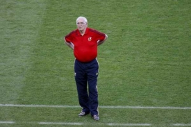 Tren&eacute;r &scaron;panělsk&yacute;ch fotbalistů Luis Aragon&eacute;s.