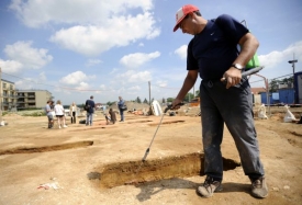 Archeologové našli ve Zličíně 177 hrobů s pozůstatky lidí.