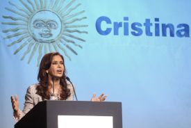 Favoritka voleb Cristina Fern&aacute;ndezov&aacute; Kirchnerov&aacute;